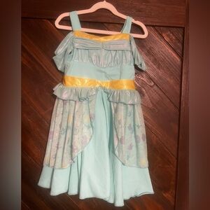 Girls’ Jasmine Disney dress from Disney World
Size small Worn 5/6, never worn